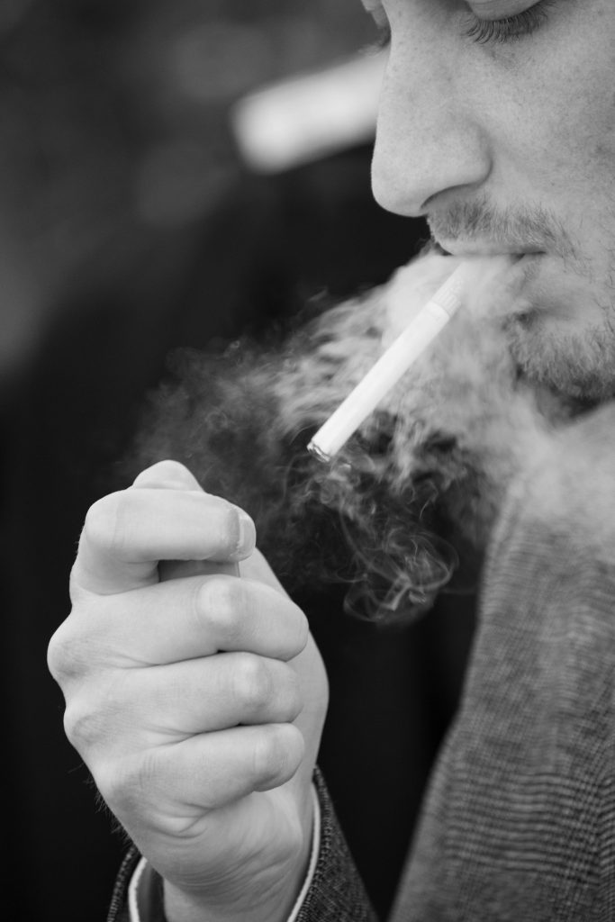 Perokok Aktif VS Perokok Pasif, Mana yang Lebih Berbahaya?